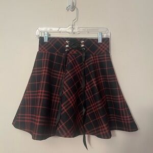 red and black plaid skirt with shorts large